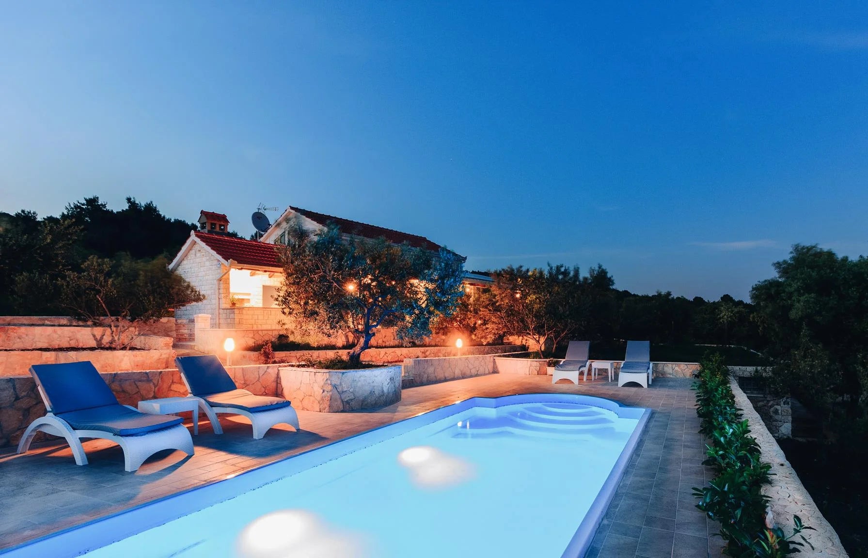 Glassfiberbasseng Haiti 8,00m x 3,20m x 1,52m